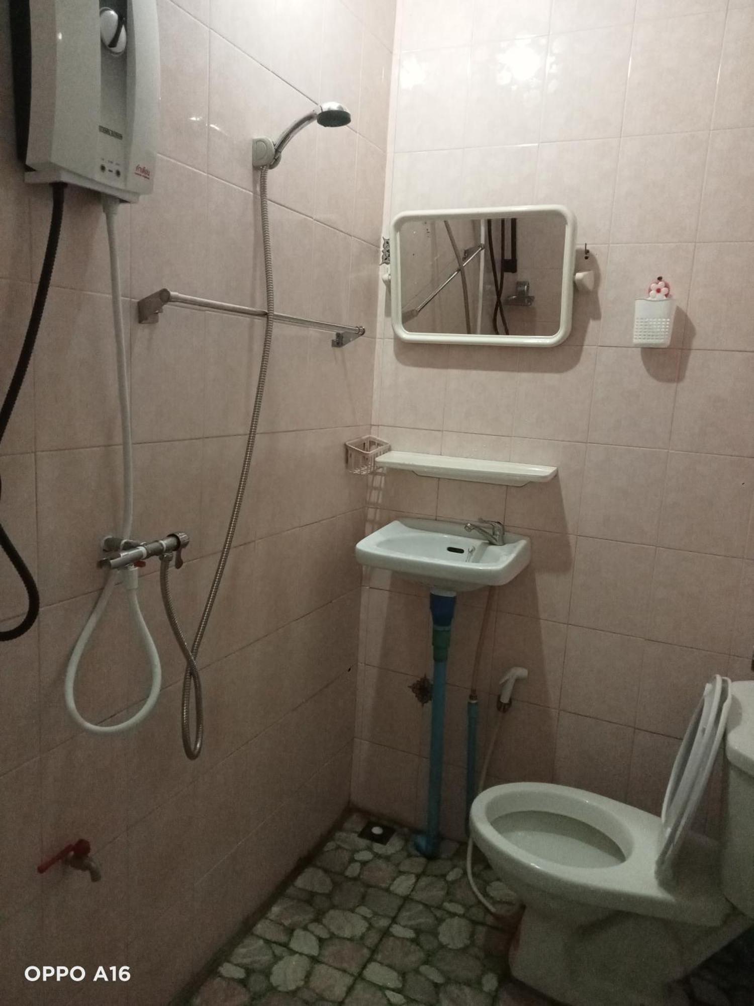 טראט Np Guesthouse מראה חיצוני תמונה